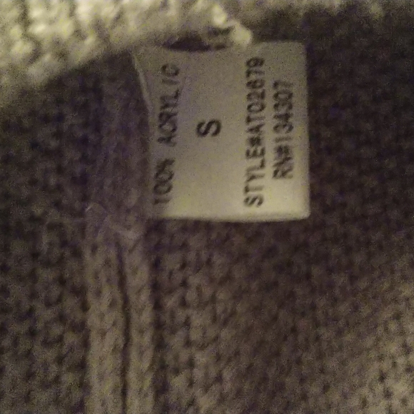 Lumiere Light Gray Crew & Scoop Neck Fringe Sweater Top Small - Picture 5 of 5